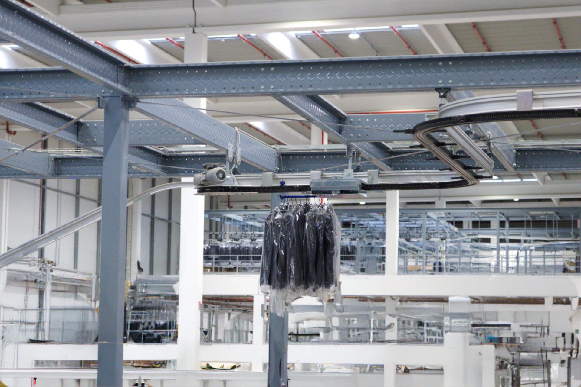 Mhart è il riferimento nel mercato italiano per la movimentazione aerea e per la gestione di capi appesi, stesi, su ceste o borse pocket