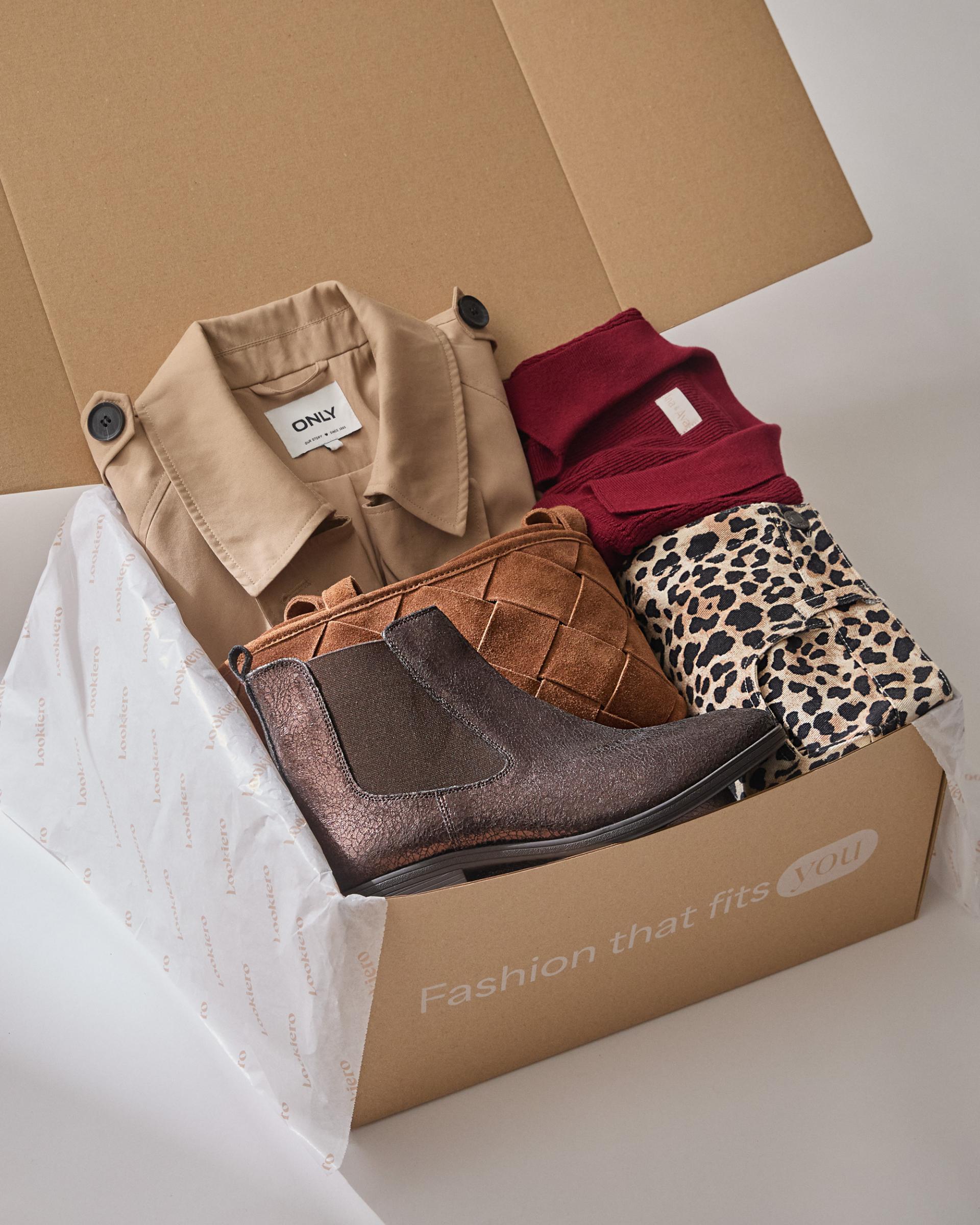 Preparazione degli ordini personalizzati per la logistica e-commerce fashion